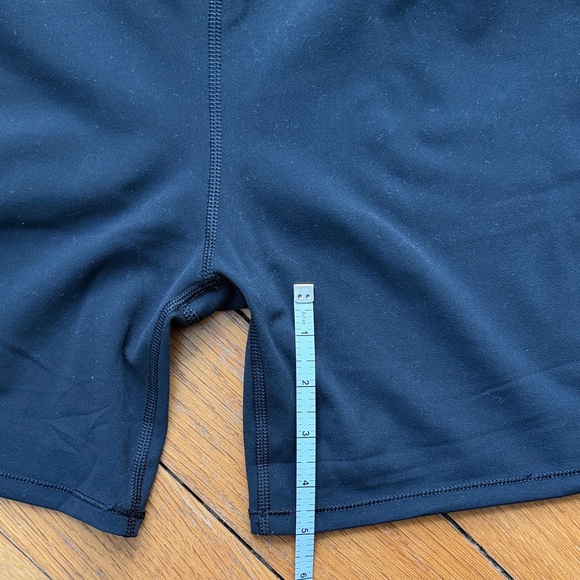 Vuori Inversion Ribbed Biker Shorts - Picture 3 of 5